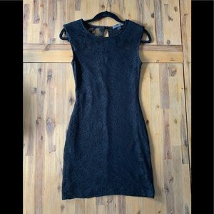 Sleeveless lace dress